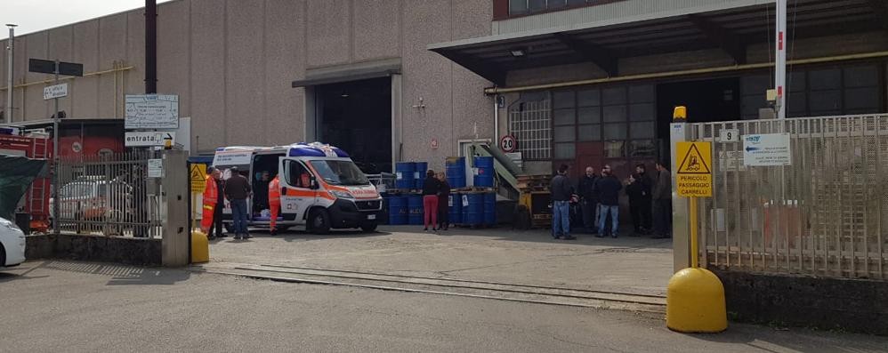 Sulbiate: una immagine della sede della Silfa Metal Packaging di via Rossini con i soccorritori