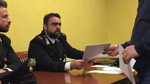 Brugherio: il vademecum anti truffe consegnato dai carabinieri negli incontri informativi con la popolazione più debole