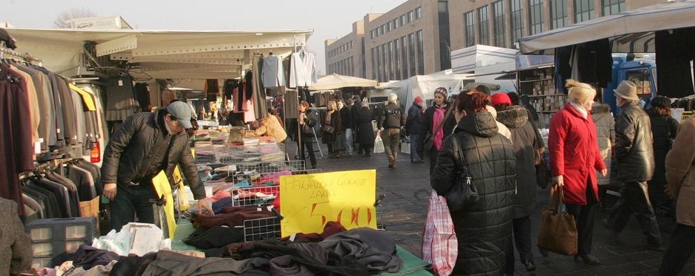 Il mercato di piazza Cambiaghi a Monza