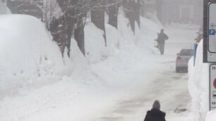 Statale 36 chiusa per una bufera di neve