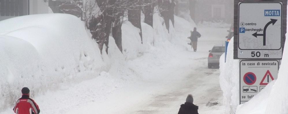 Statale 36 chiusa per una bufera di neve