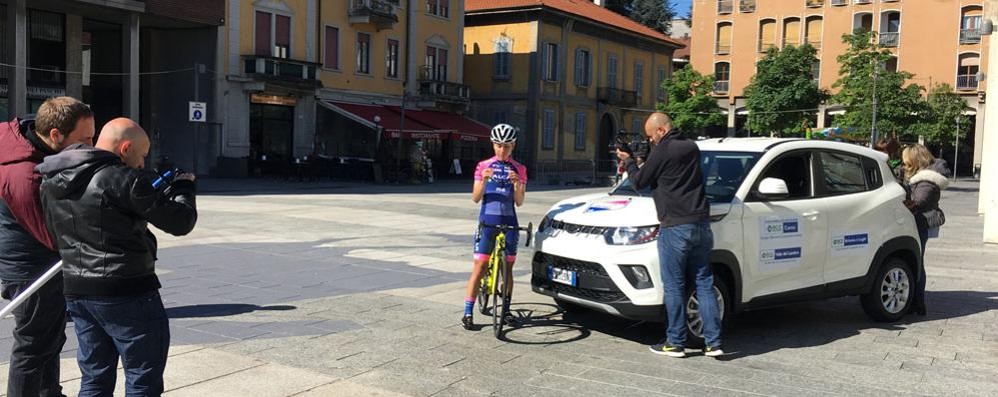 Lissone, Giro Rosa: riprese Sky in piazza Libertà