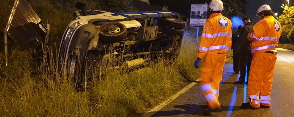 Giussano incidente stradale ribaltamento