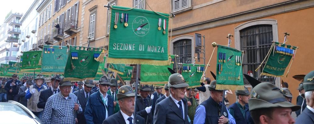 La sfilata della sezione di Monza.  Foto Edoardo Terraneo
