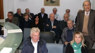 Il direttivo del Cob (comitato ovest Brianza) in riunione con il portavoce Antonio Colombo ( foto Volonterio)