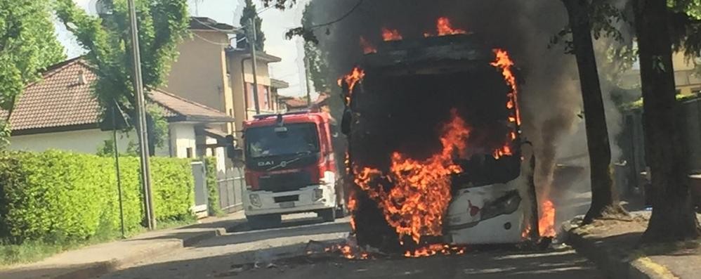 Seveso: incendio Altopiano prossimità scuola elementare Munari