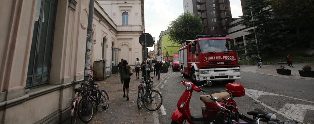 Vigili del fuoco alla stazione per un caso analogo accaduto lo scorso ottobre