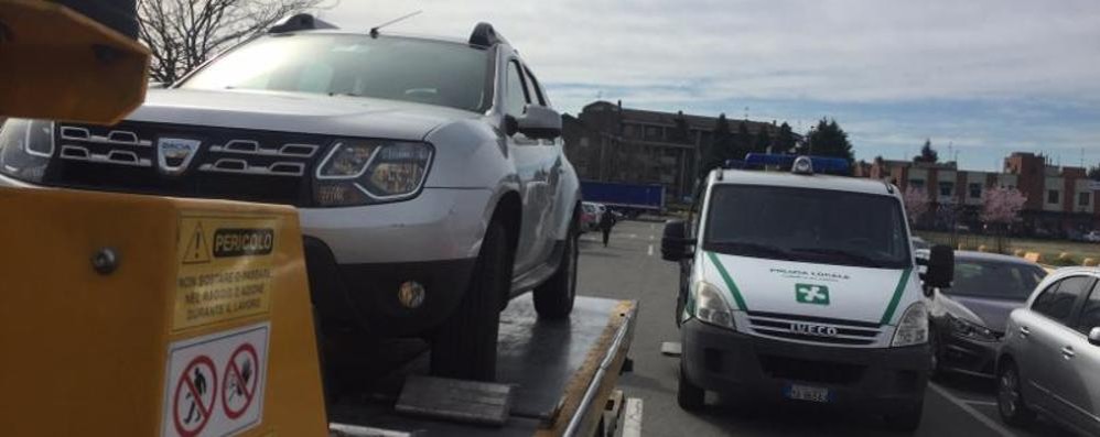 Villasanta polizia locale: l’auto rimossa