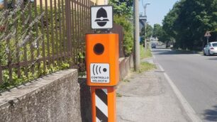 Una delle nuove colonnine autovelox comparse tra Lesmo e Camparada