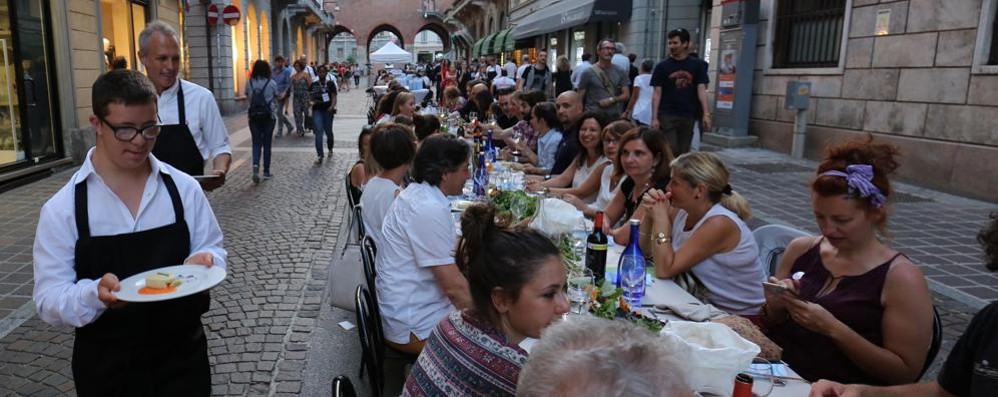 La prima edizione della “Cena sotto le stelle”