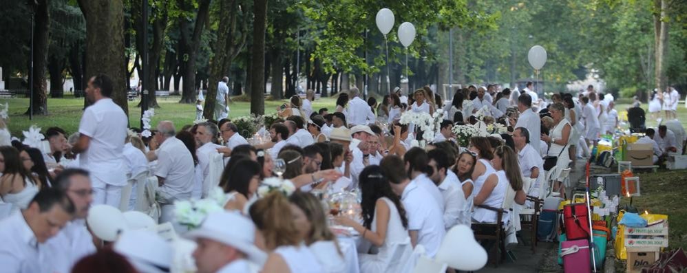 Monza Cena in bianco boschetti reali