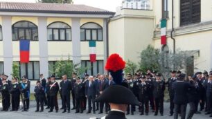 Alcuni carabinieri schierati nella caserma di Monza per la Festa dell’Arma