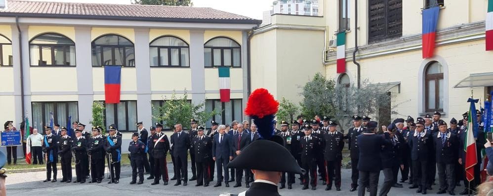 Alcuni carabinieri schierati nella caserma di Monza per la Festa dell’Arma
