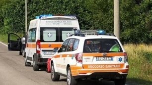 I soccorritori in via Tonale a Giussano per il rischio di shock anafilattico