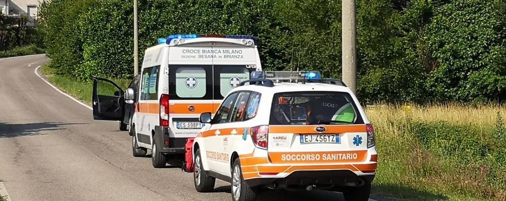 I soccorritori in via Tonale a Giussano per il rischio di shock anafilattico