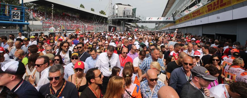 Monza tifosi all’ Autodromo per il Gran premio d Italia 2016