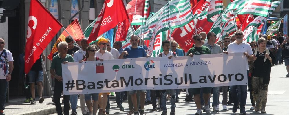 Monza Manifestazione sindacale contro gli infortuni sul lavoro