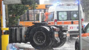 radaelli Monza Incidente autobus camion via Taccona