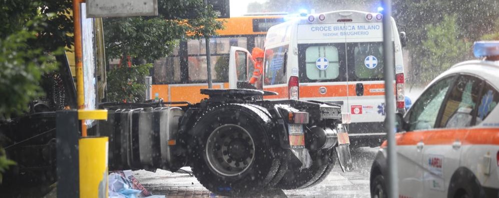 radaelli Monza Incidente autobus camion via Taccona