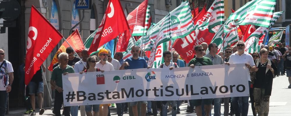 Monza Manifestazione sindacale contro gli infortuni sul lavoro