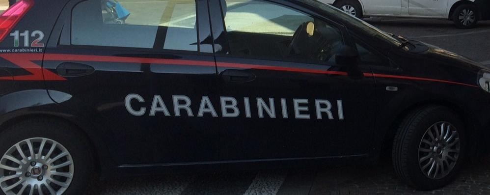 Un’auto dei carabinieri, anche loro intervenuti in via Montorfano