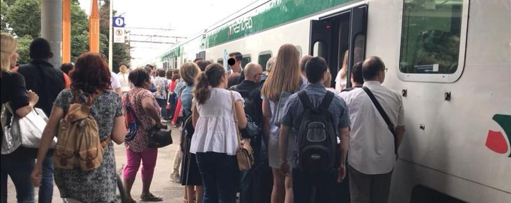 pendolari stazione trenord