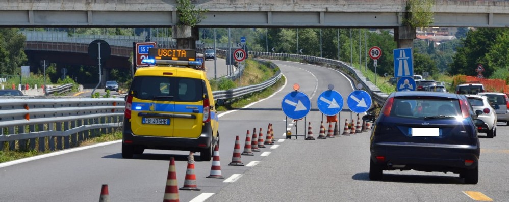 L’uscita obbligatoria dalla Valassina prima del tunnel del Monte Barro