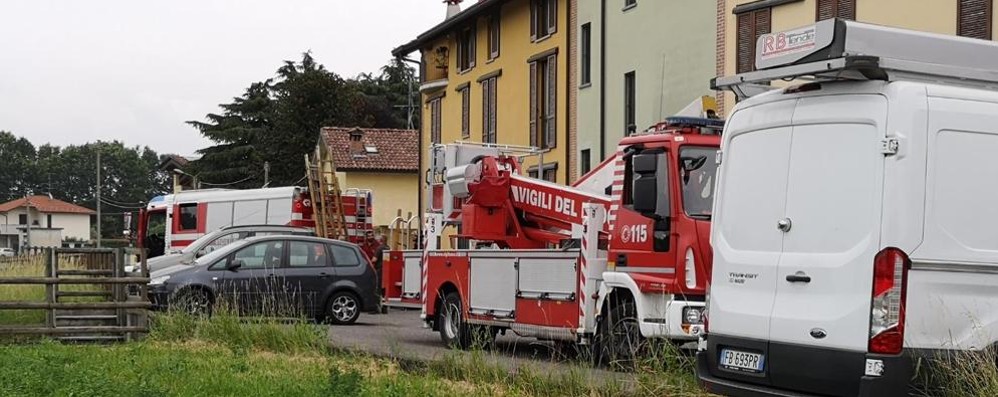 Giussano intervento vigili del fuoco per bambino chiuso in casa