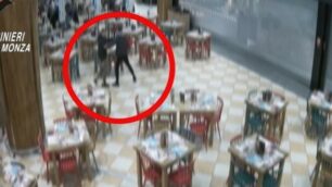 Vimercate, Baby gang: 4 arresti per dodici rapine - fotogramma da video carabinieri