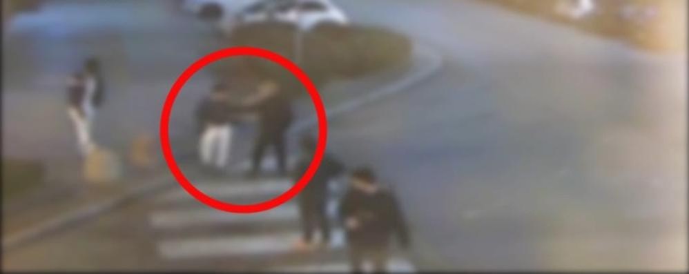 Vimercate, Baby gang: 4 arresti per dodici rapine - fotogramma da video carabinieri