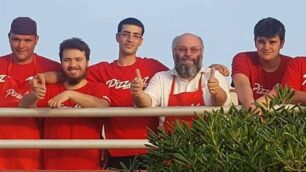 Pizzaut: gruppo dei ragazzi con Nico Acampora