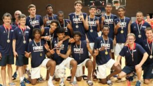 Basket: La squadra nazionale under 15 della Francia che ha vinto il torneo dell'amicizia disputato a Seregno ( foto Volonterio)