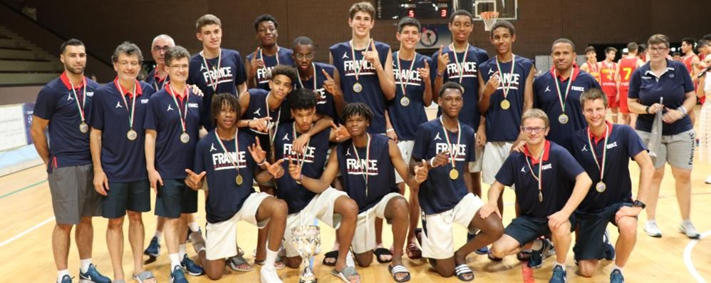 Basket: La squadra nazionale under 15 della Francia che ha vinto il torneo dell'amicizia disputato a Seregno ( foto Volonterio)