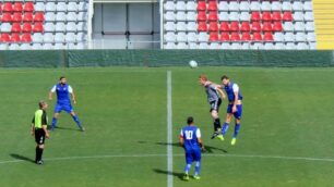 Calcio, Seregno: Martino Borghese in azione a metà campo