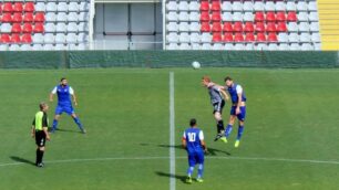 Calcio, Seregno: Martino Borghese in azione a metà campo