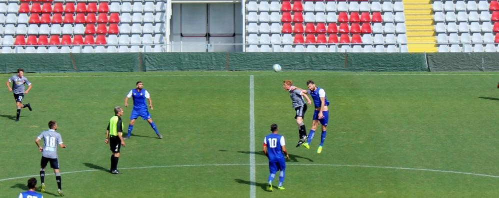 Calcio, Seregno: Martino Borghese in azione a metà campo