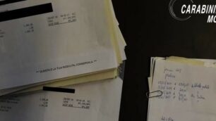 Alcuni dei documenti sequestrati dai carabinieri