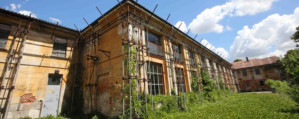 Monza Edificio ex scuola Borsa