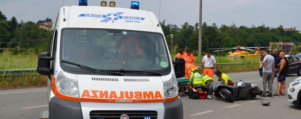 I soccorsi in via Mosè Bianchi a Carate