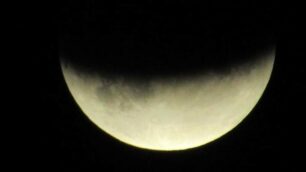Eclissi parziale di luna 16 luglio 2019: il picco alle 23.39