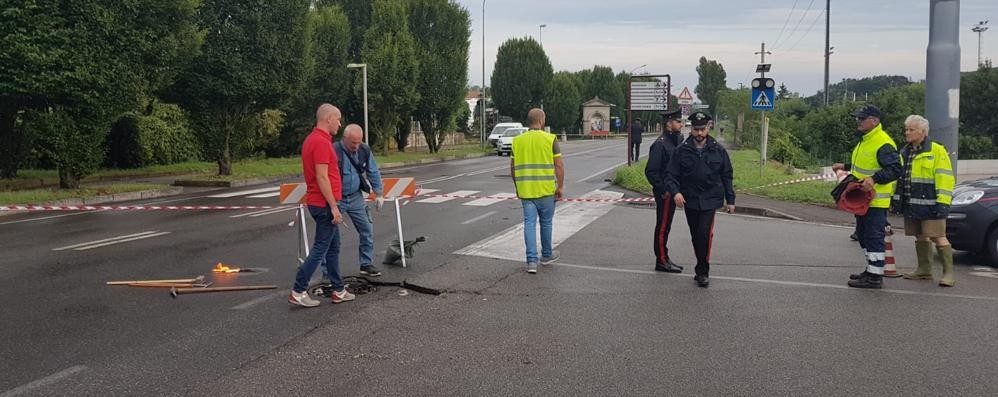 Lesmo buco cedimento provinciale via Marconi