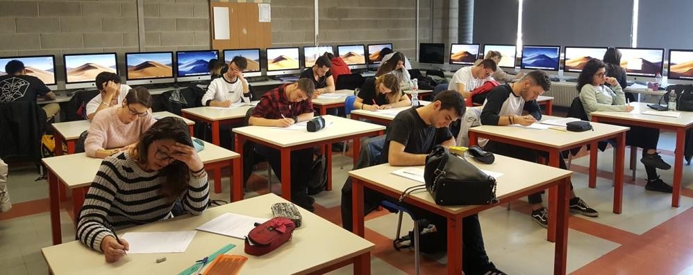 Studenti superiori di Lissone alle prese con la maturità