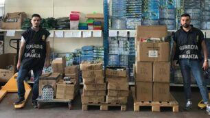 Il materiale sequestrato dalla finanza di Monza