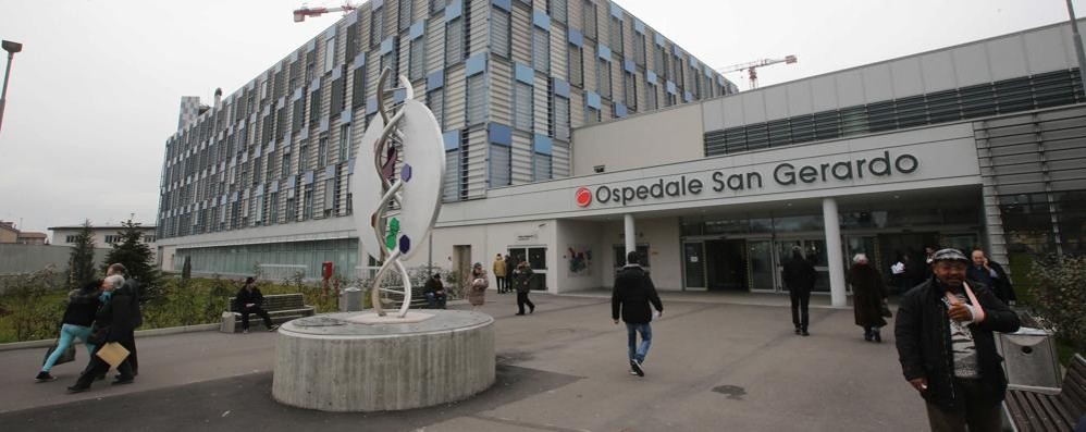 L’ingresso dell’ospedale San Gerardo di Monza