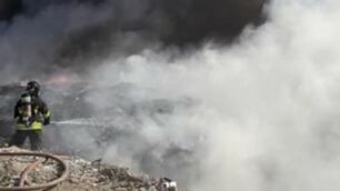 Un incendio di rifiuti