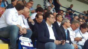 bBerlusconi, terzo da sinistra, con Galliani, in tribuna a Busto ArsizioFoto Diego Marturano