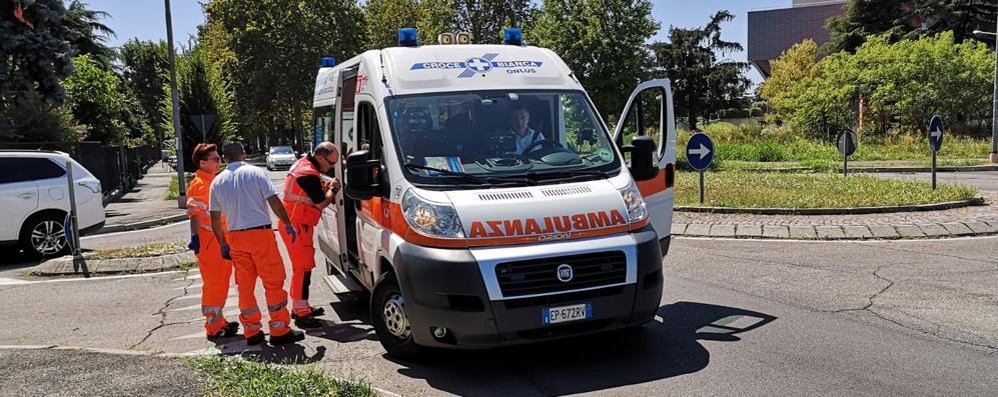 L’ambulanza in via Mazzini a Desio