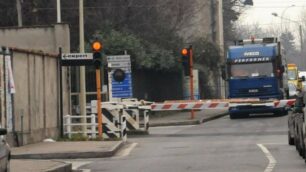 Il passaggio a livello tra le vie Cadorna e Seveso a Meda