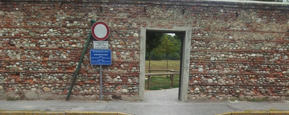 L’ingresso del parco di Monza in via Lecco