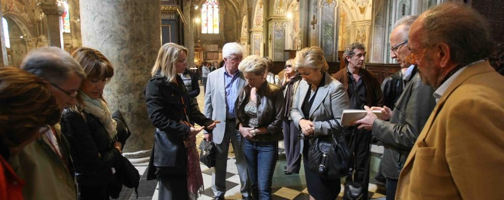 Turisti nel Duomo di Monza